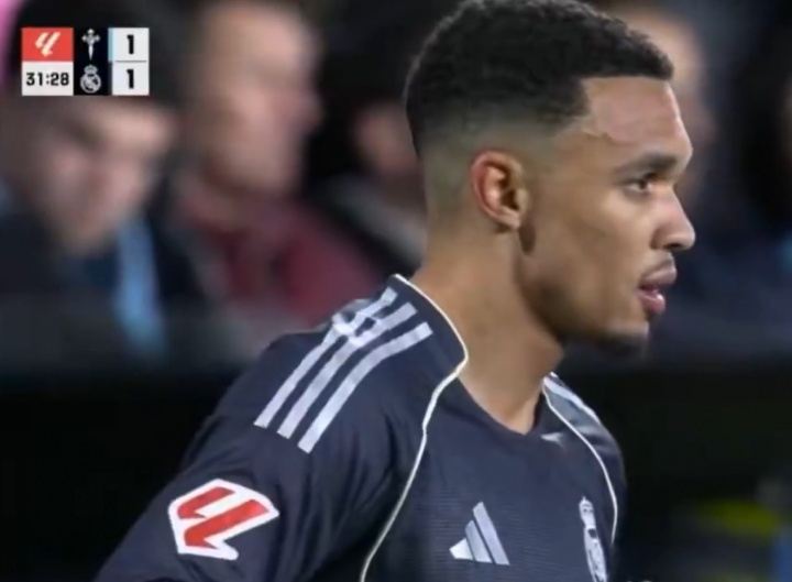 护送对手破门！阿诺德遭解说群嘲：防守啥也不会；像在电梯口礼让