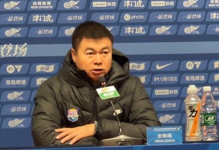 于根伟：黄嘉辉踢右中卫想解决出球问题，吴兴涵总体表现可以