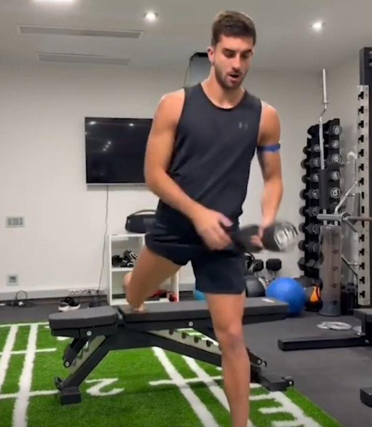 状态出色！每体：费兰家中有完善健身设施，配备桑拿房和理疗设备