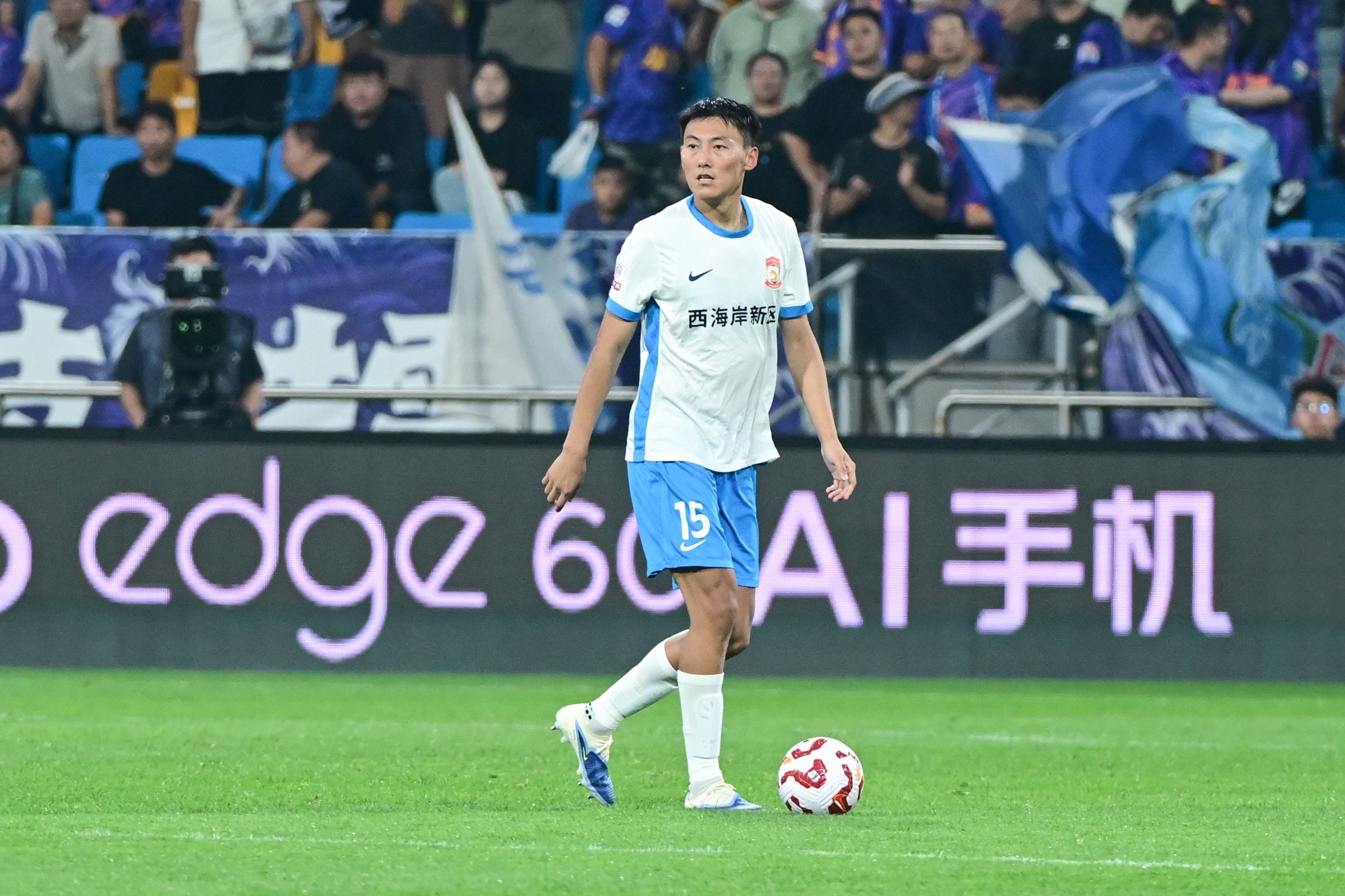 青岛西海岸老将王鹏伤愈复出，去年8月曾因车祸头部骨折长期休战