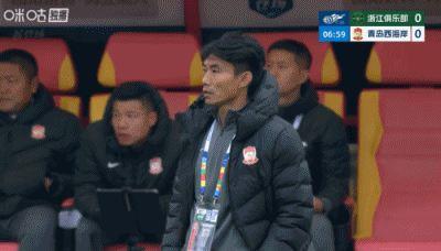 李昊力拒王钰栋！王钰栋晃开防守低射，李昊倒地扑救力保球门不失