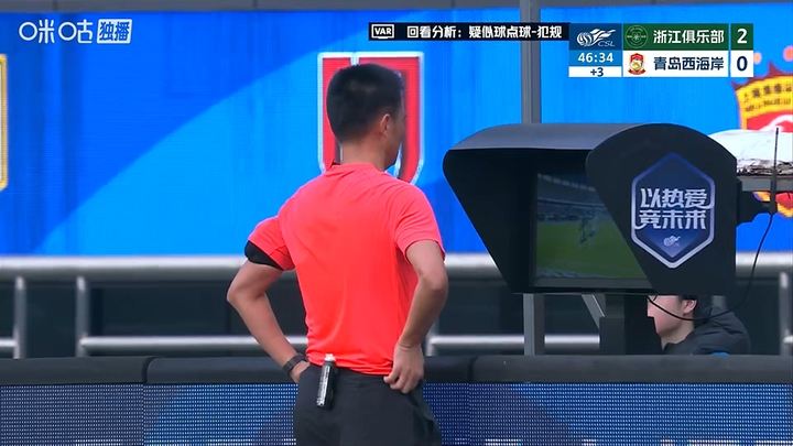 没有点球！托利奇禁区倒地，VAR提醒主裁回看，主裁认定非点球