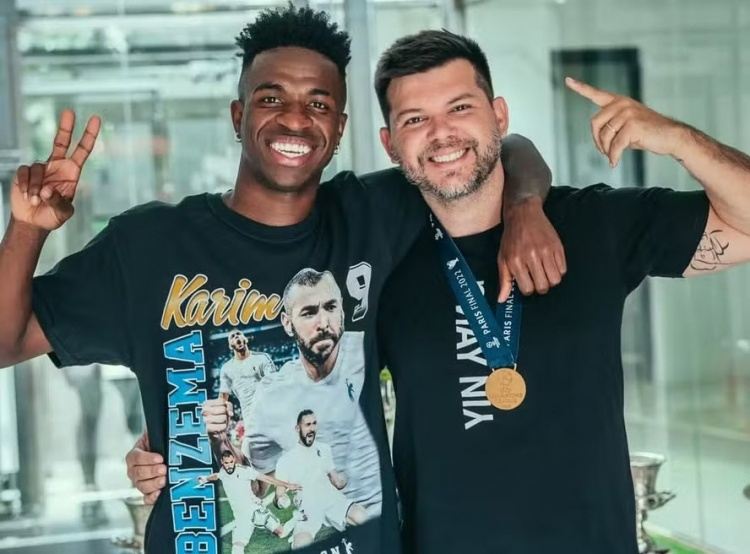 马卡：维尼修斯和帕奎塔的形象顾问在巴西被枪击，目前情况稳定