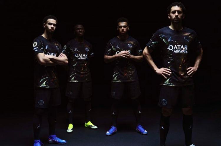 巴黎圣日耳曼发布夜幕版球衣，致敬夜晚的巴黎