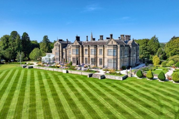 世体：巴萨入住纽卡“霍格沃茨”式酒店，宛如哈利·波特魔法世界