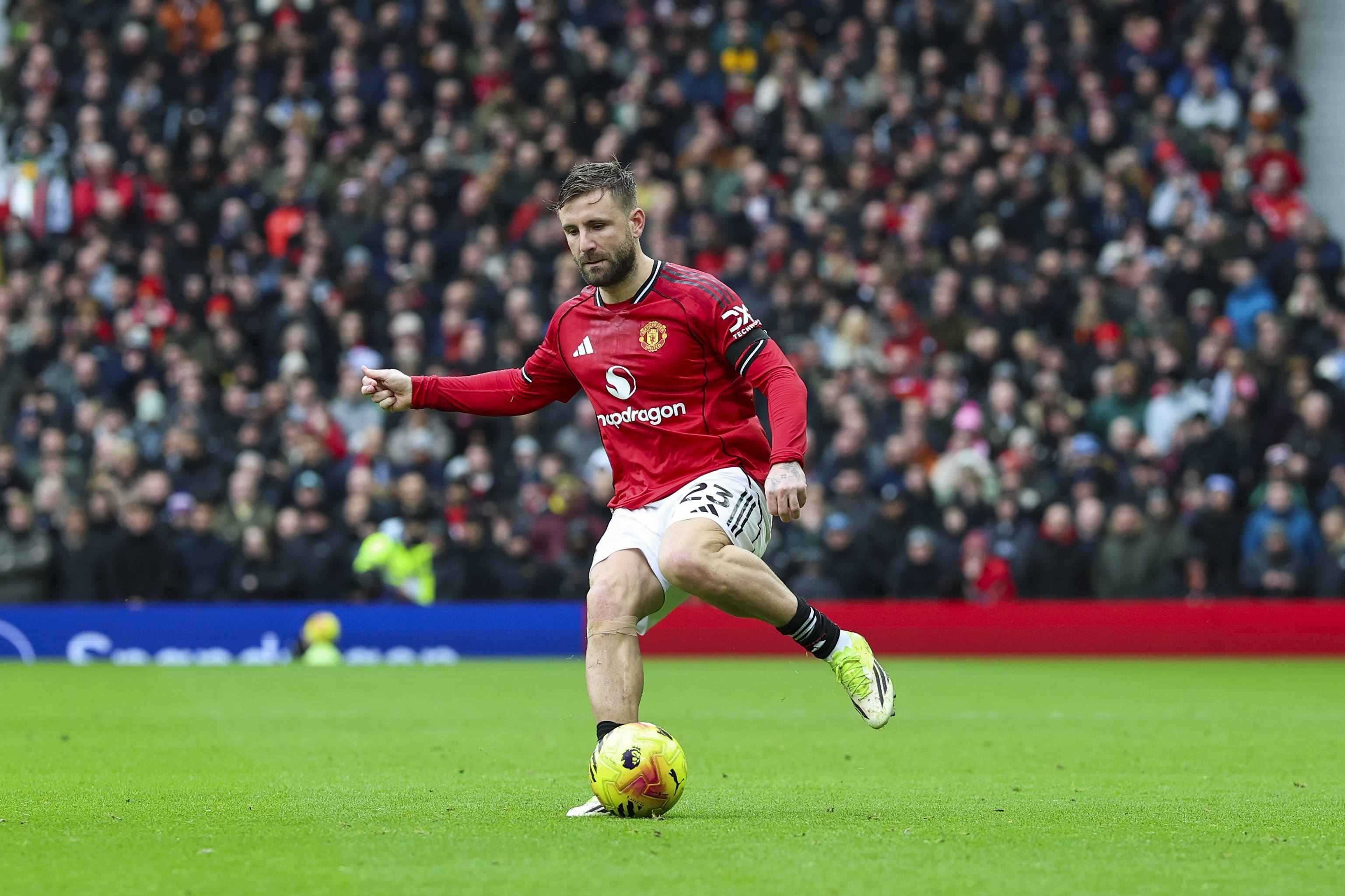 太阳报：卢克·肖获准砍掉家中9米樱桃树，怕大树倒下伤到小孩