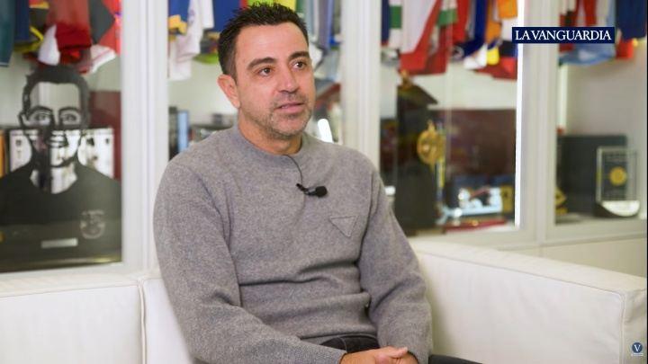 哈维：我问弗里克巴萨是否在我下课前接触他，他说没有并登门道歉