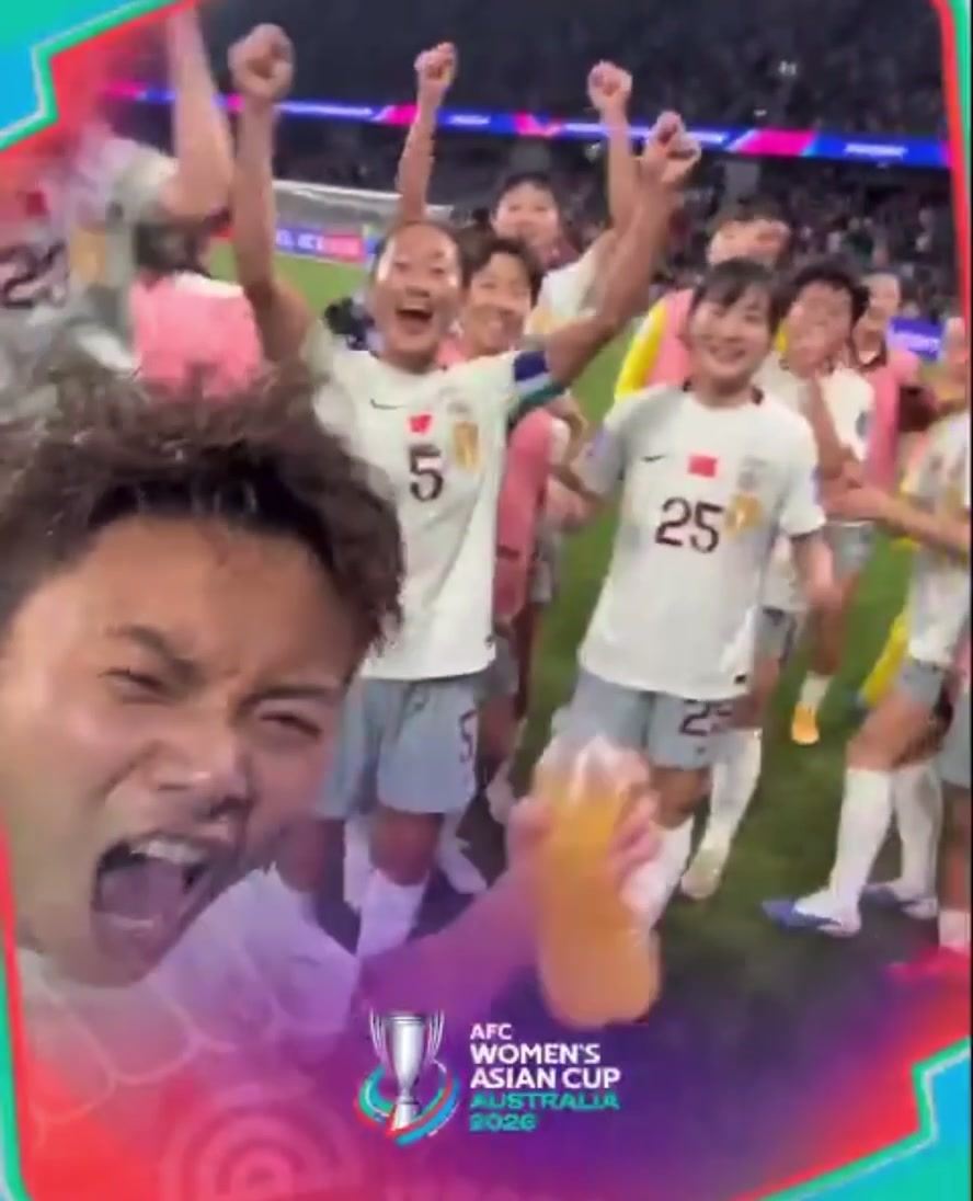 亚足联晒女足赛后庆祝视频，王霜：哈喽，我们小组第一出线啦！