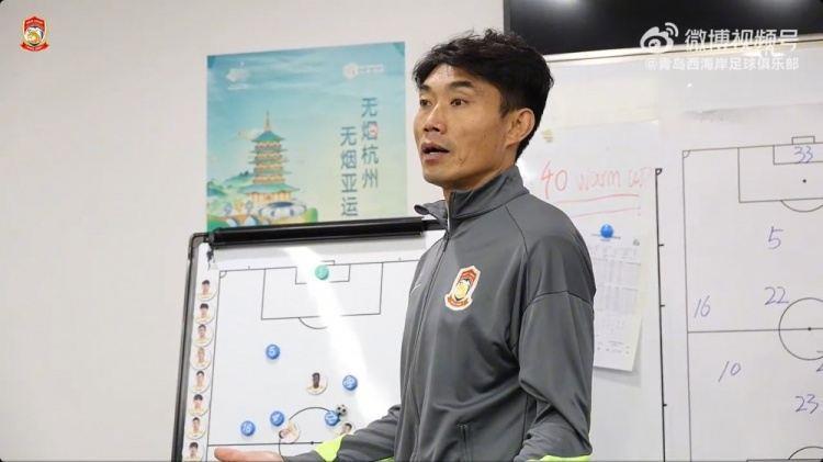 郑智中场喊话：中场附近你们踢得太客气了，要有侵略性上去