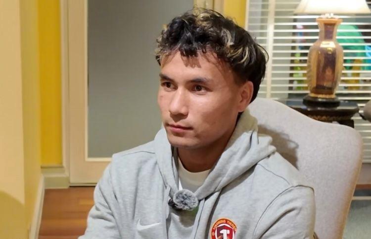 迪力穆拉提快问快答：最喜欢球星是C罗，若不踢球估计去放羊