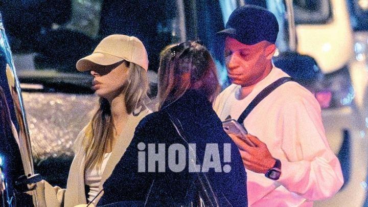 姆巴佩被拍到与绯闻女友乘车回家，两人曾在巴黎一同入住豪华酒店