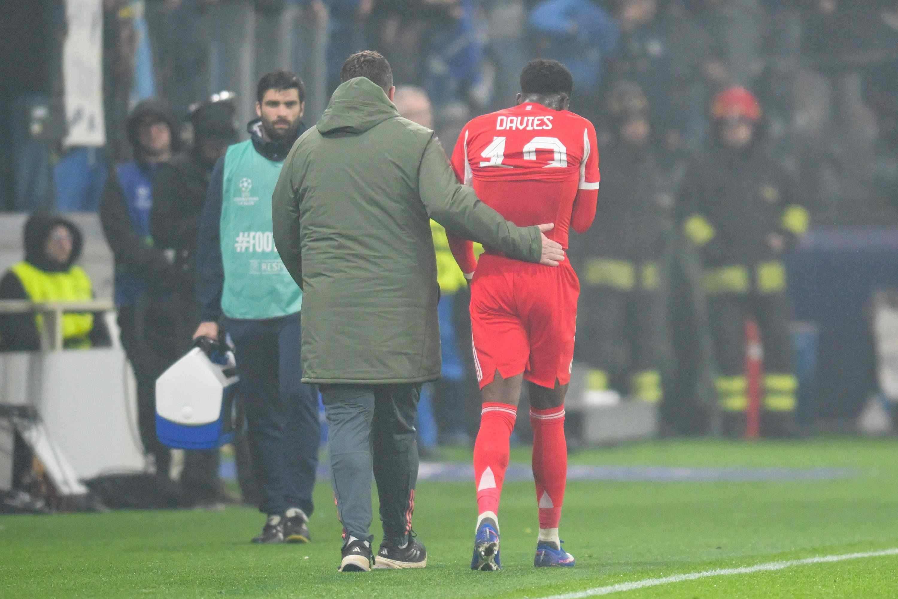 图片报：乌尔比希缺阵8-10天，戴维斯、穆西亚拉缺阵稍短一些