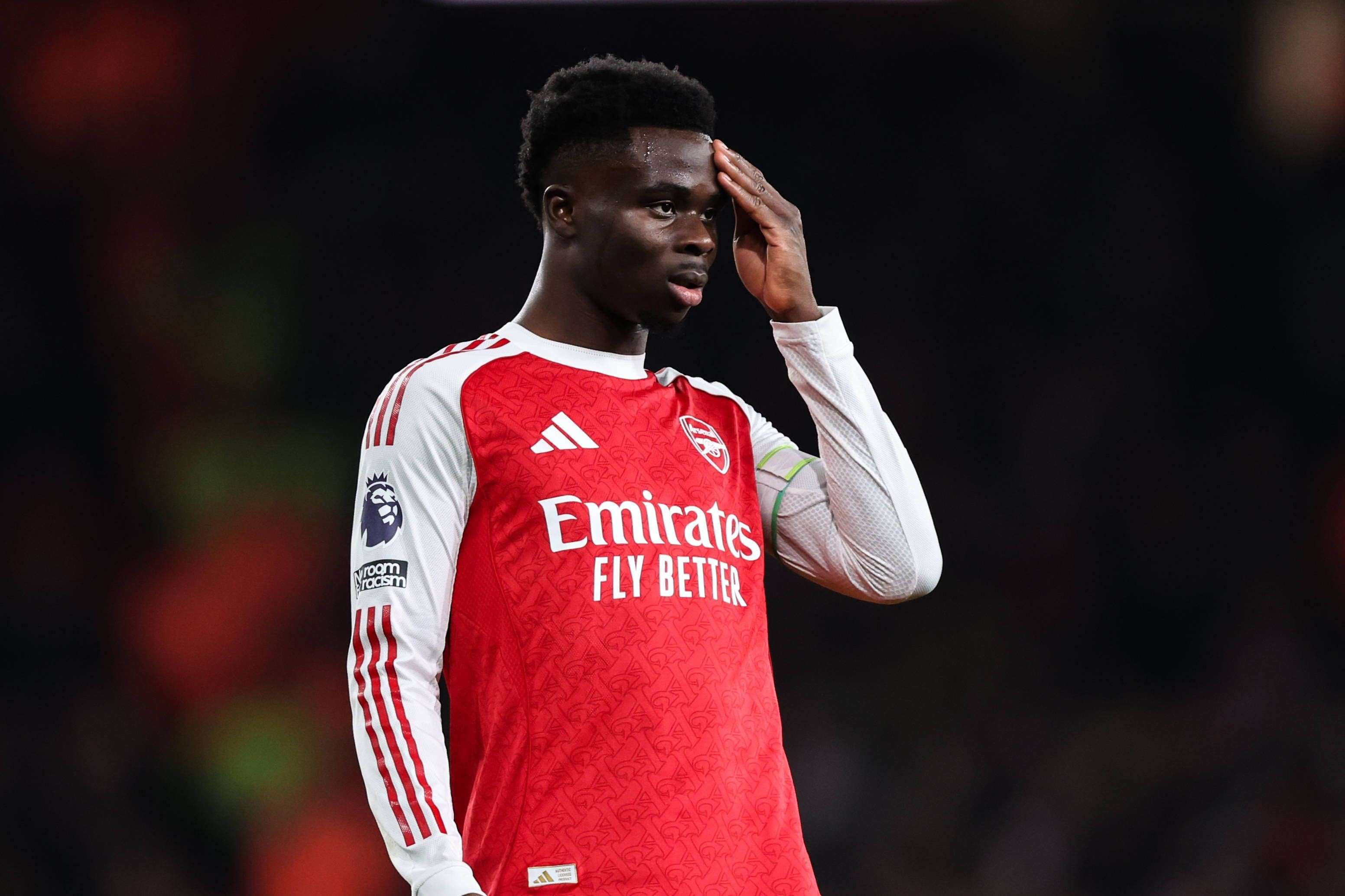 周薪超30万镑！24岁萨卡表现糟糕早早被换，枪手刚顶薪续约至2031