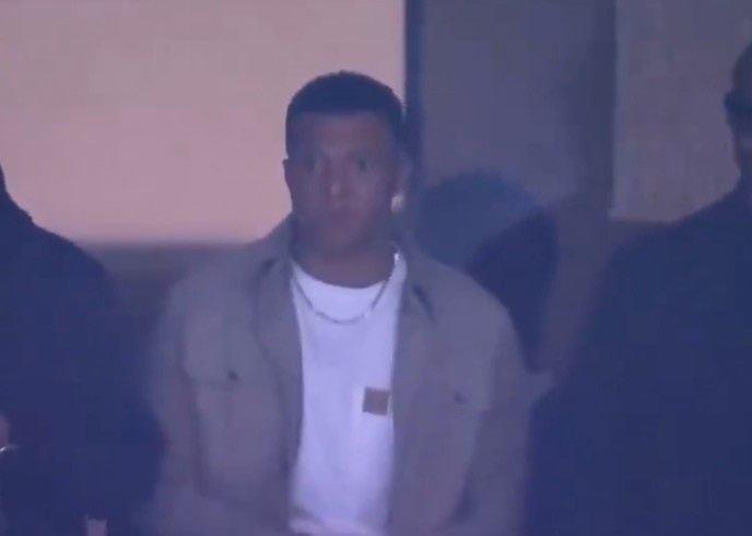 看台上为球队助威，姆巴佩现场观看皇马主场对阵曼城