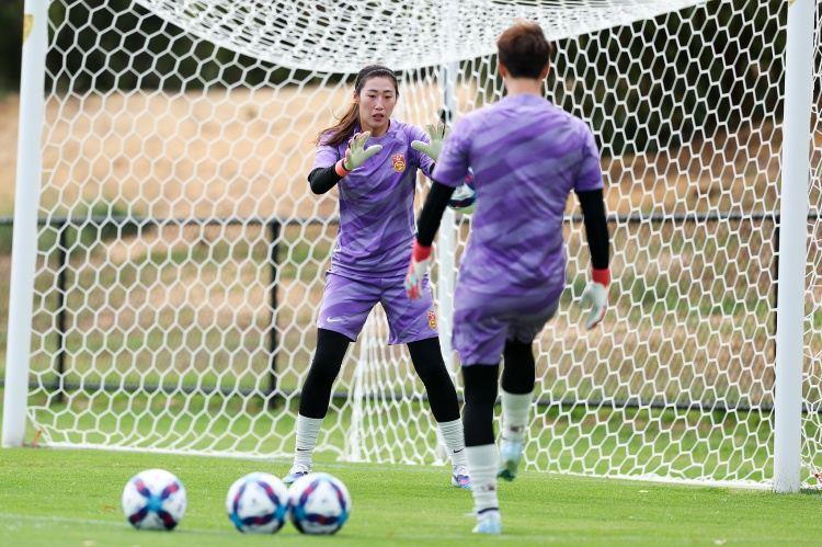 北青：陈晨因膝伤大概率无缘明日1/4决赛，彭诗梦有望临危受命