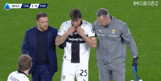 可能影响世界杯前景！21岁克雷马斯基意甲伤退，痛哭泪洒赛场