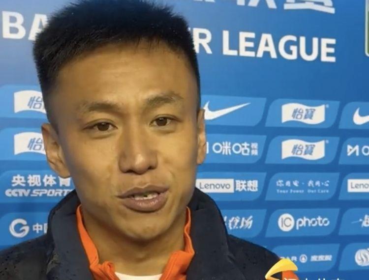 张弛：有这样一个退役仪式很幸福，无论在哪我永远是泰山队的孩子