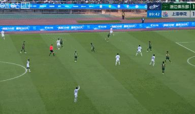 杨皓宇54分钟替补吴曦登场，错失空位良机 假摔两黄变一红被罚下