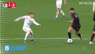 太狠了！杰克逊蹬踏对手脚踝90度变形，裁判回看VAR出示直红！