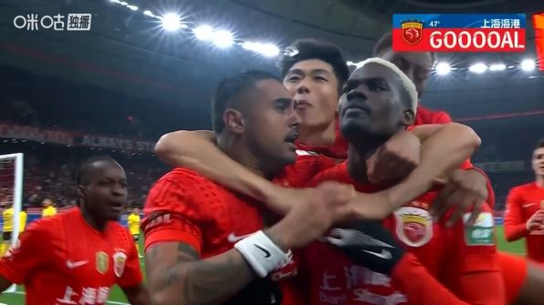 处子球！让·克劳德角球头槌破门，海港1-0领先西海岸