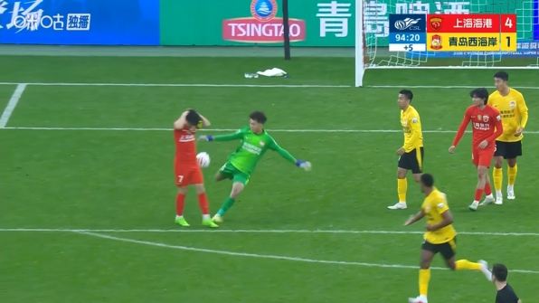 要素齐全武磊补时阶段拿屁股阻挡李昊发球，吃到黄牌