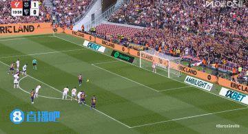 主裁看过回放判点！坎塞洛造对手手球，拉菲点射双响巴萨2-0领先