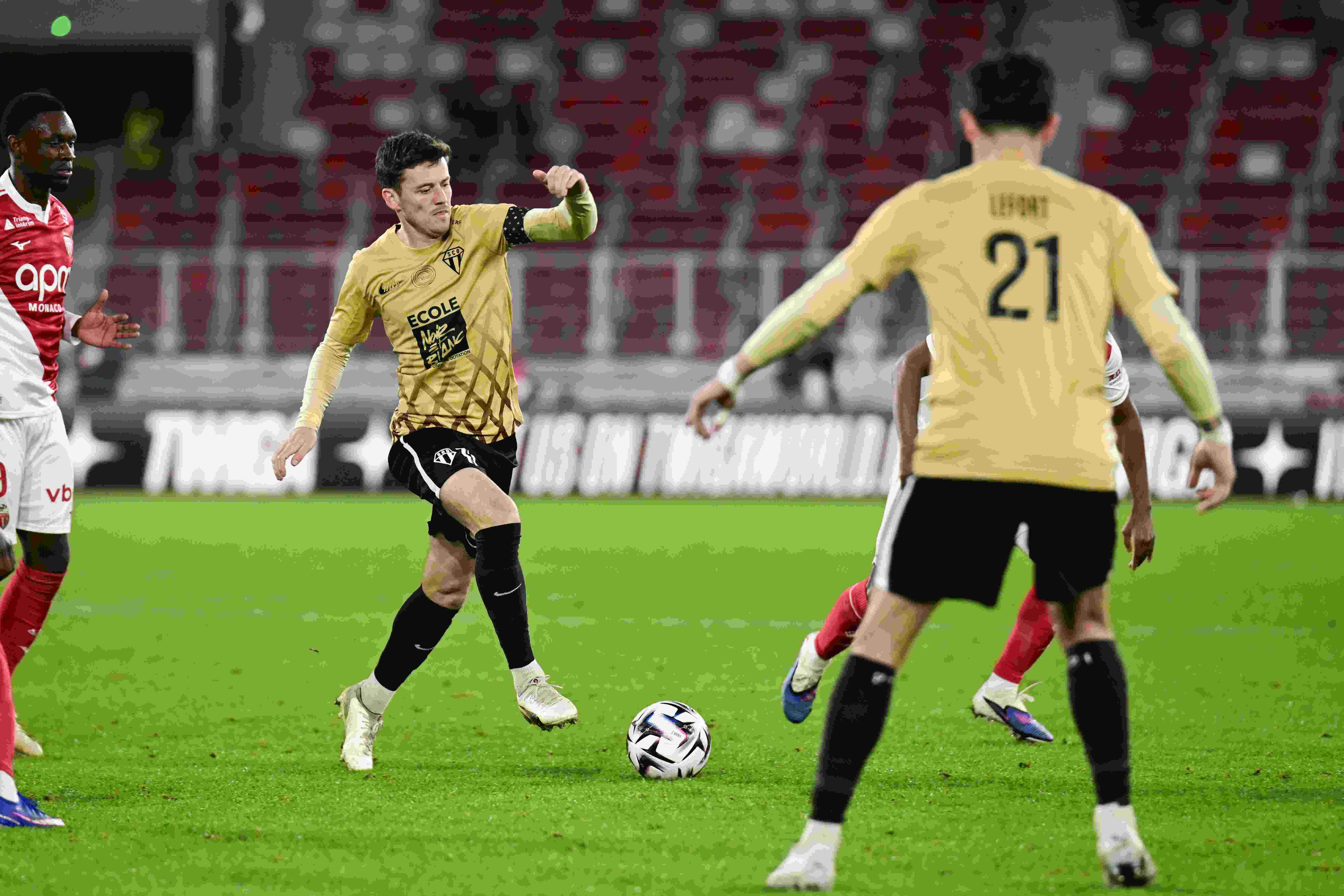 法媒：法甲昂热和法乙克莱蒙两名球员当选市议员，投身地方政治