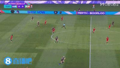 中国女足0-1落后澳大利亚！女足后防被轻松打穿，富德包抄破门
