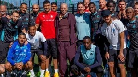 全队拜访齐达内并合影！马赛：和世界上最著名的马赛人共度下午