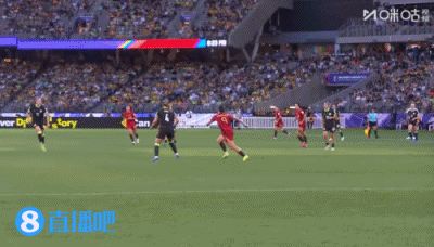 造黄点！媒体人：张琳艳这次突破应该是点球 红牌 这算是主场哨吧