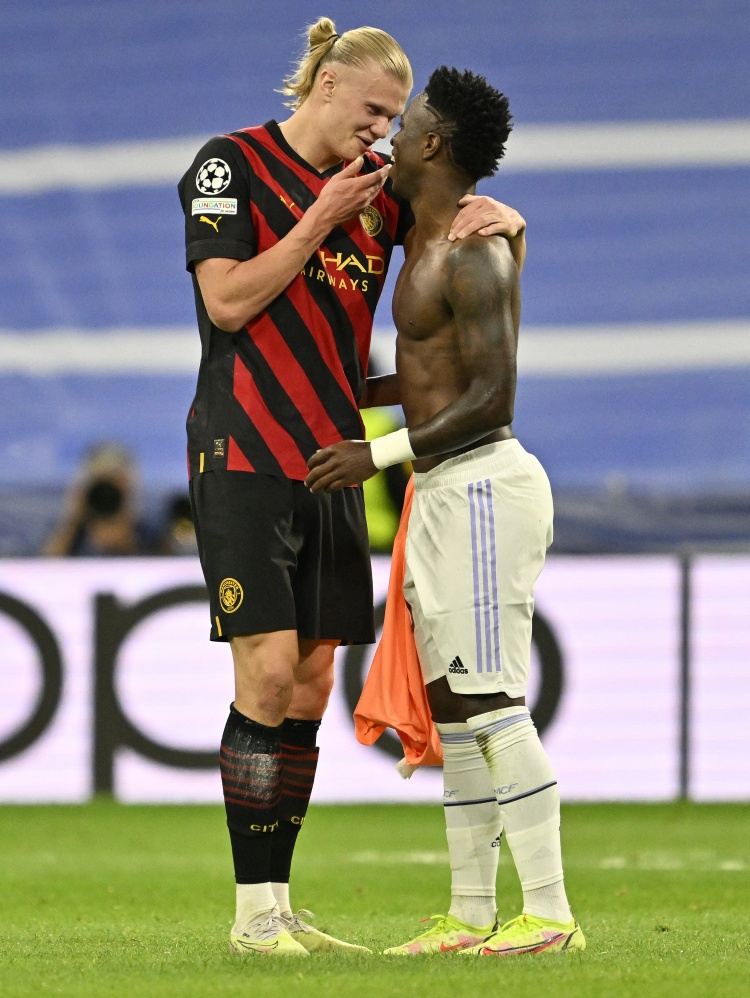 马卡报预测曼城VS皇马首发：哈兰德PK维尼修斯，小将皮塔奇出战