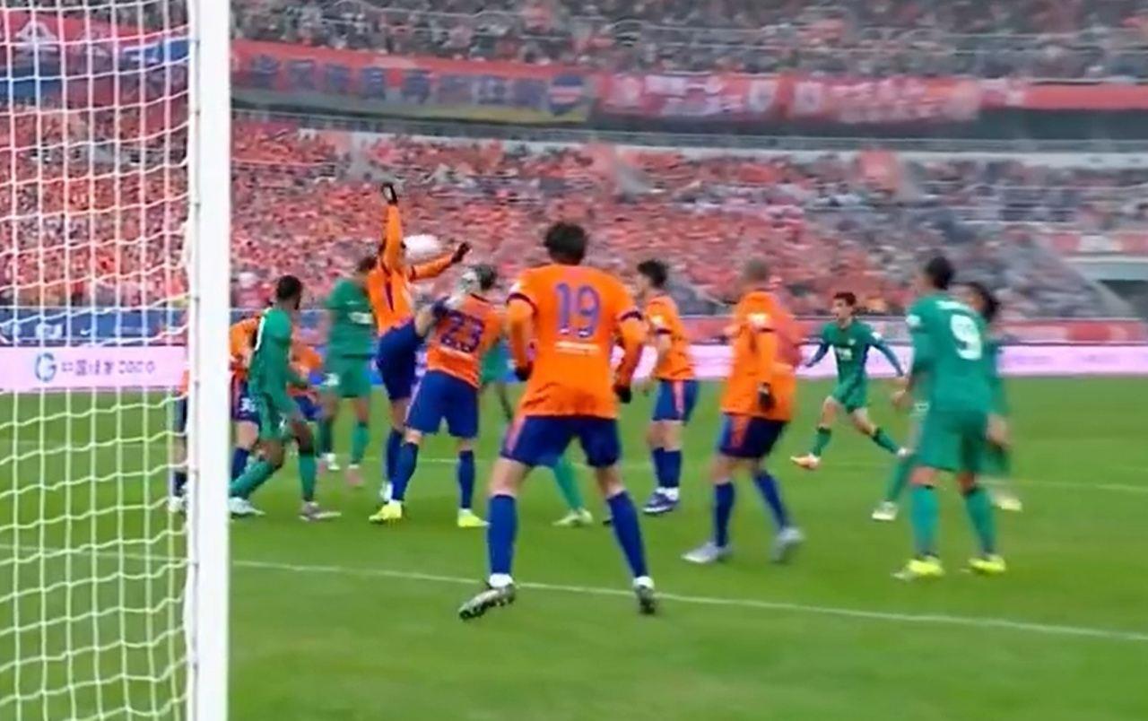 媒体人：足协评议结果挺意外，可能这个程度的手臂打开都要判犯规