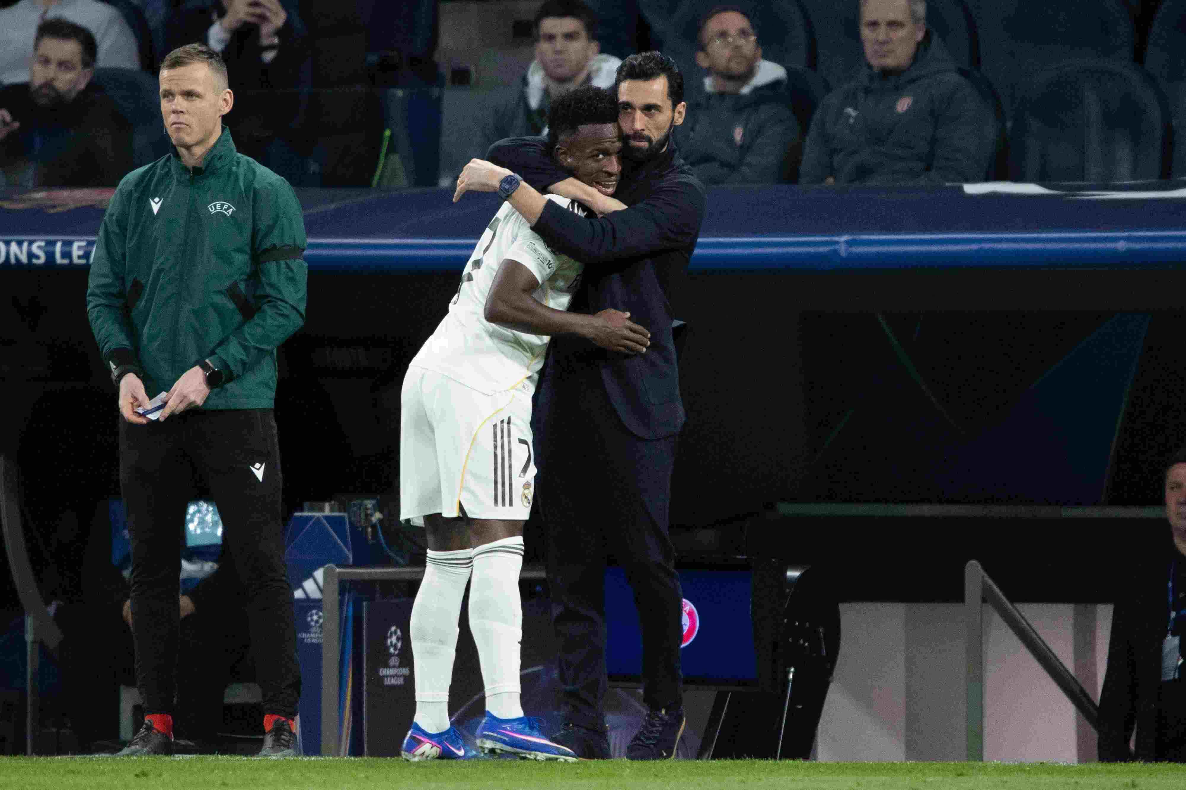 龙赛罗：皇马是瓜迪奥拉的噩梦，阿韦洛亚用战术板给瓜帅上了一课