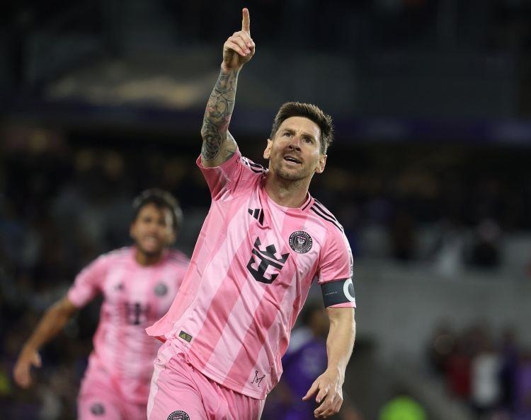 梅西900球各类划分：巴萨生涯672球 世界杯13球 2012年91球神迹