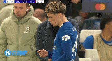 2-8落后给加纳乔纸条！TA调侃内容：加纳乔身上有味 凭感觉逆转吧