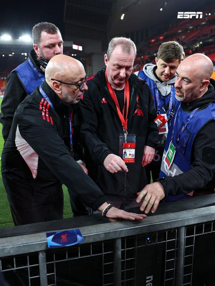 诺阿·朗手指严重割伤！ESPN晒照，工作人员对其受伤的地点检查