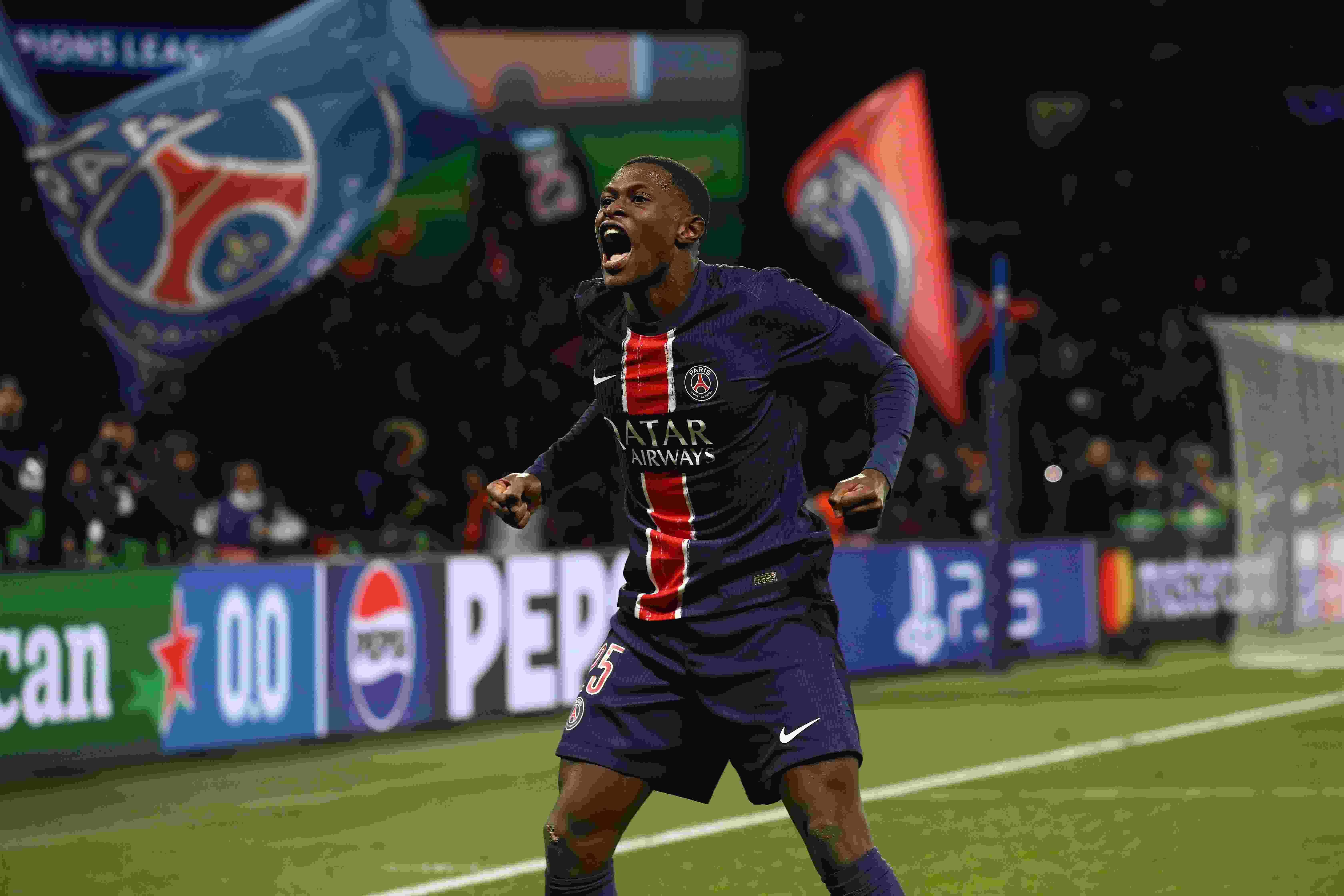 门德斯：每天都会叫巴尔科拉和我玩一局游戏，但他怕我不愿意