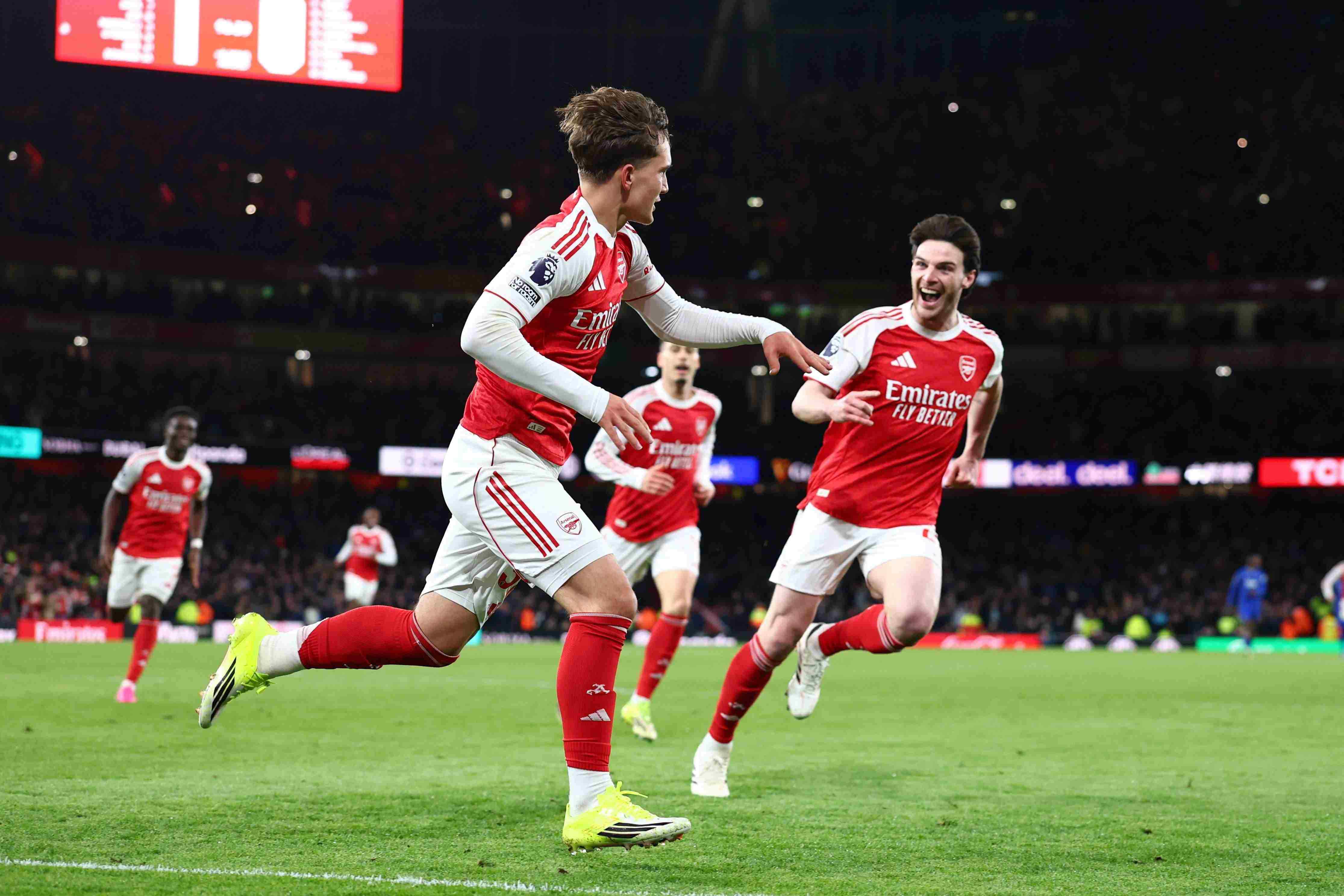 太阳报：阿森纳球员上周英超赢球后观看曼城，休息室外听到欢呼声