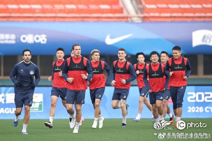 【图集】2026怡宝中超联赛第3轮，河南俱乐部彩陶坊赛前踩场