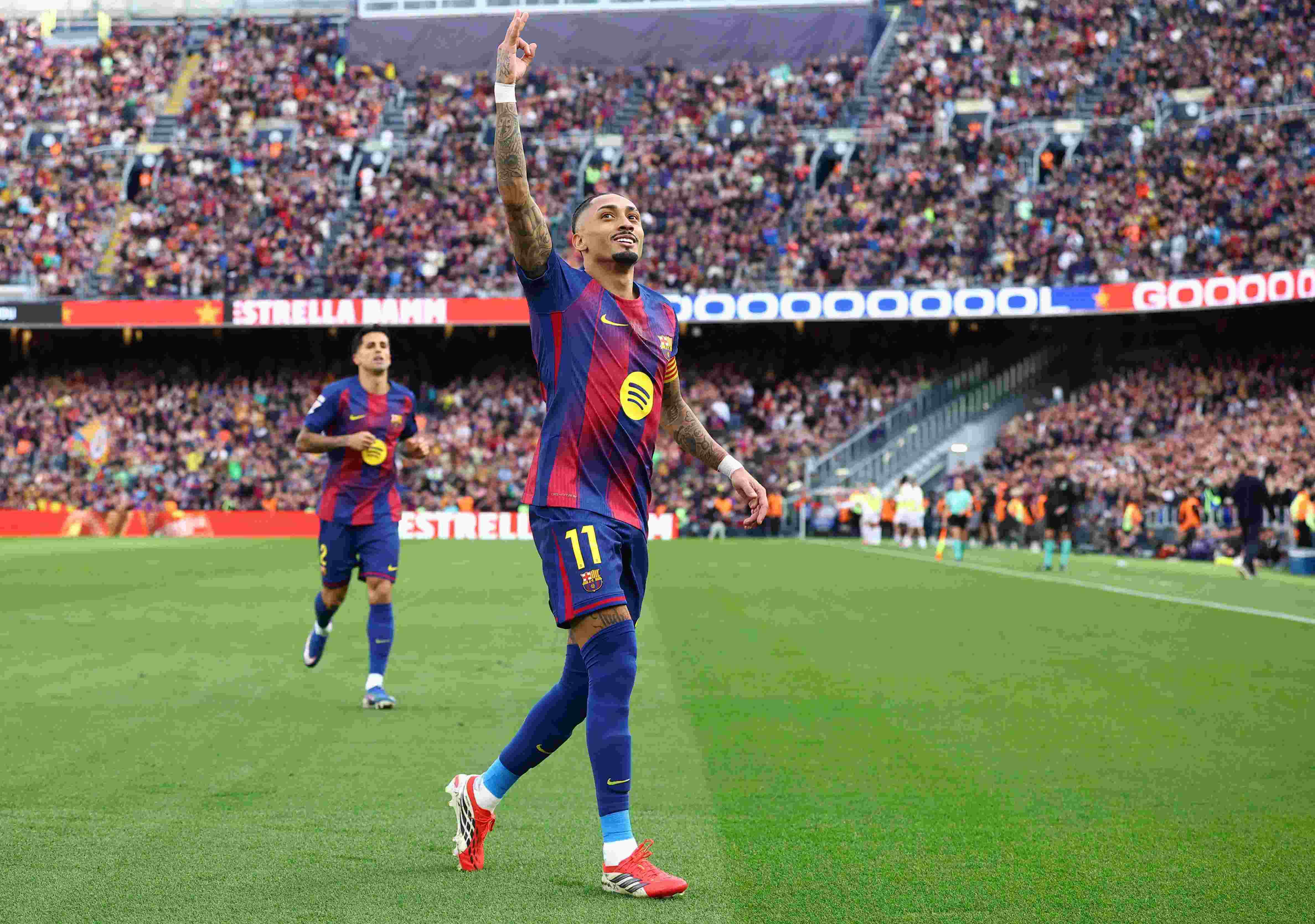 19球7助！拉菲尼亚本赛季已5次梅开二度，1次帽子戏法