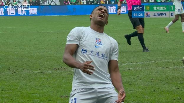 十分懊恼！米内罗禁区包抄打飞错失良机，申花本场仍0射正