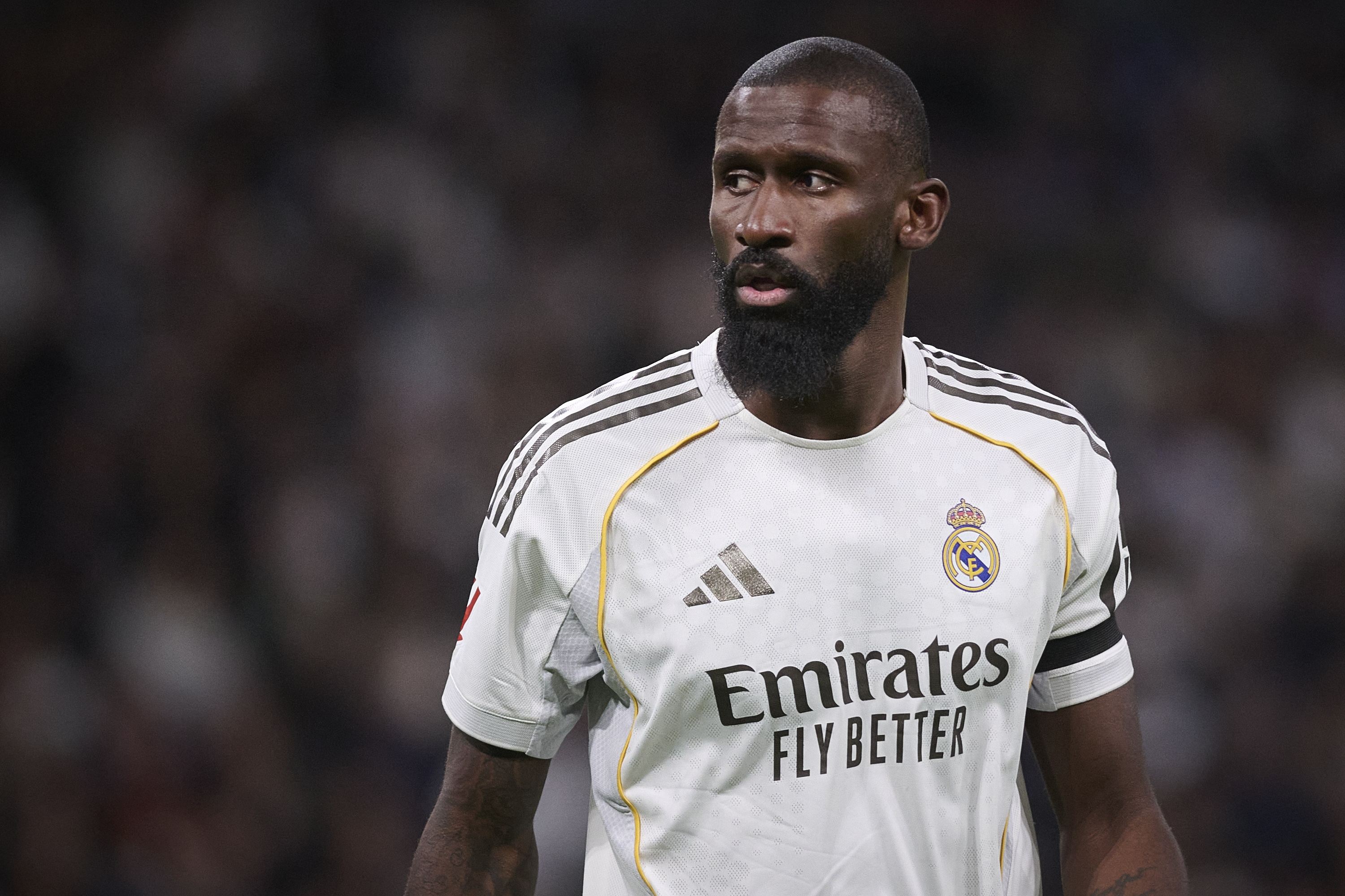 都体：尤文正在关注吕迪格，斯帕莱蒂希望签下他来补强球队后防线