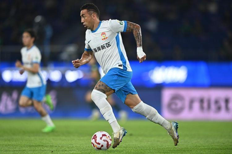 戴维森：胜利源自永不放弃，我们在场上像是一家人