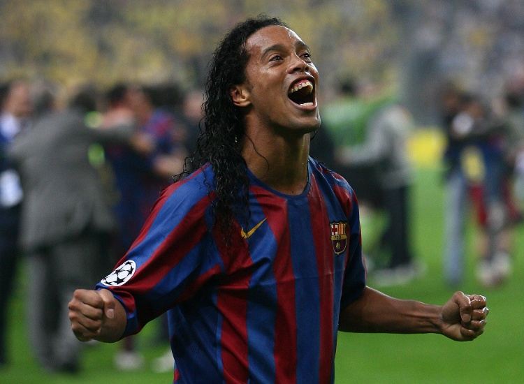 罗纳尔迪尼奥迎46岁生日，巴萨官推晒昔日精彩集锦为其庆生