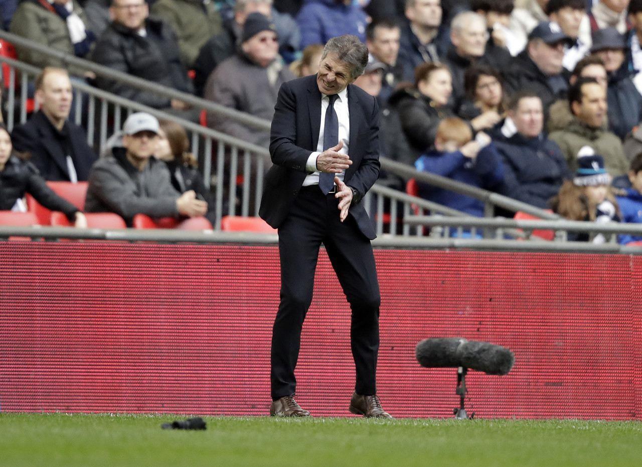 尼斯主帅、球员不满点球判罚：身后只是看台 这不该是点球