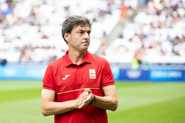 德尼亚：阿隆索是一位顶级教练 我认为马德里德比细节将决定胜负