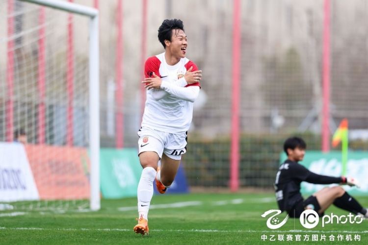 上海海港富盛经开6-1上海赛更达，李圣龙双响杨黔东获处子球