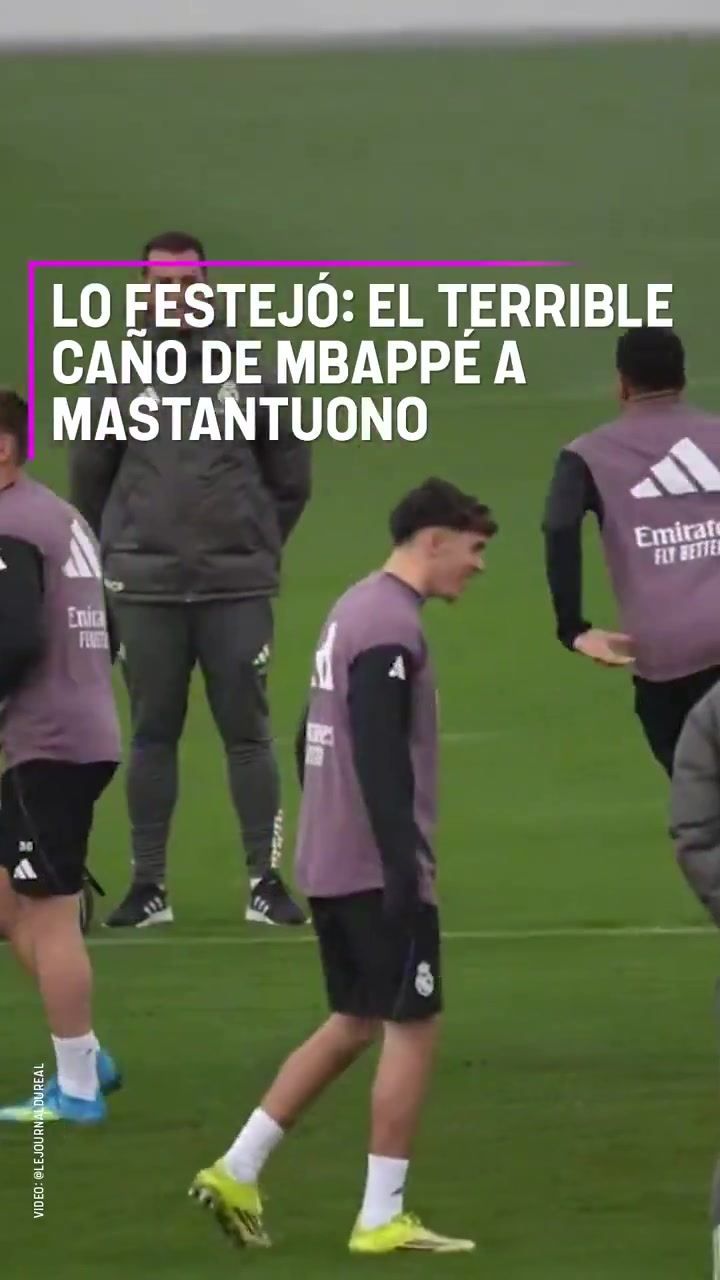 笑出表情包！姆巴佩赛前训练穿裆马斯坦托诺，大笑与维尼修斯握手