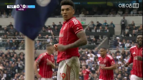 热刺主场0-1落后森林！森林角球开出，后点伊戈尔头槌破网