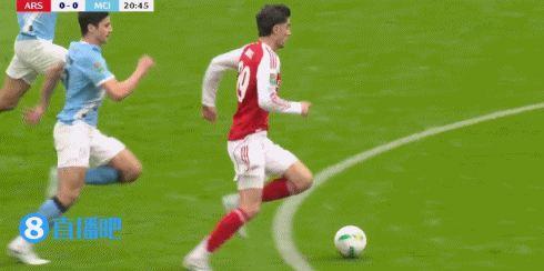 稳准狠！哈弗茨带球反击，胡桑诺夫狂奔半场回追精准放铲